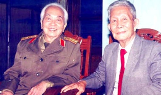 Đại tướng Võ Nguyên Giáp và GS Trần Văn Giàu