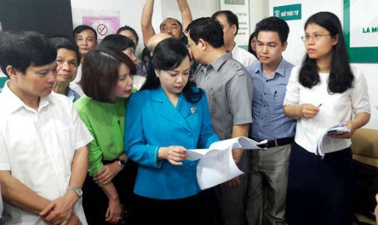 Bộ trưởng Bộ Y tế Nguyễn Thị Kim Tiến cùng đoàn công tác kiểm tra phòng khám tư nhân Thiên Tâm