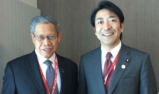Thứ trưởng Kinh tế, Thương mại và Công nghiệp Nhật Bản, ông Toshinao Nakagawa (phải)