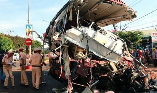 Một vụ tai nạn giao thông vô cùng nghiêm trọng xảy ra vào ngày 7/5/2017 tại huyện Chư Sê, Gia Lai khiến 13 người tử vong và hơn 30 người bị thương.