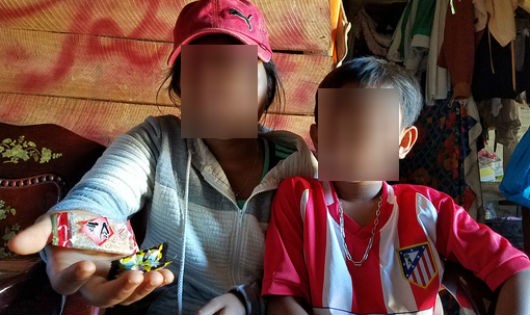 Hai học sinh bị ngộ độc sau khi ăn kẹo của đám người lạ mặt 