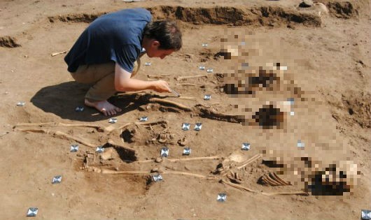 Hình ảnh về những bộ xương được tìm thấy ở Lincolnshire. 