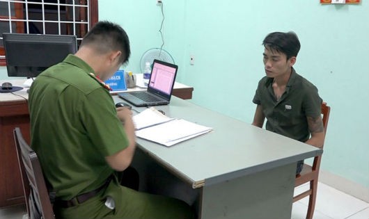 Đối tượng cầm đầu Nguyễn Quốc Việt tại cơ quan điều tra.
