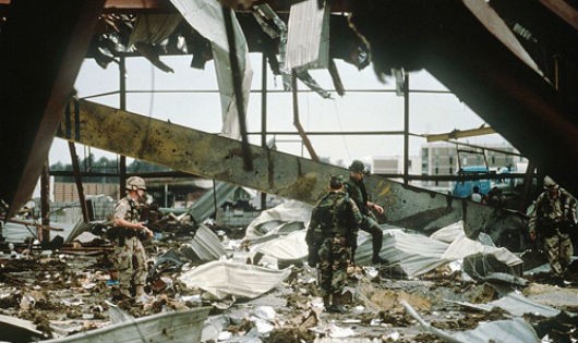 Tên lửa Scud của Iraq đánh trúng một căn cứ của Mỹ khiến 28 binh sỹ thiệt mạng.