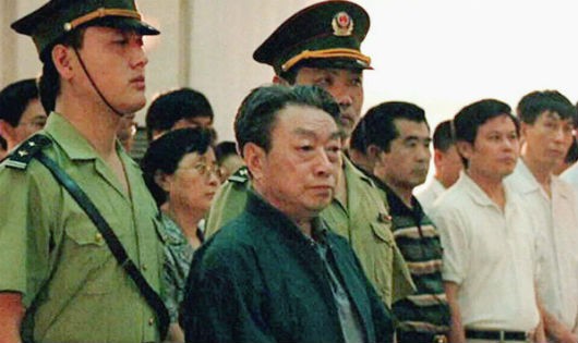 Trần Hy Đồng bị đưa ra xét xử