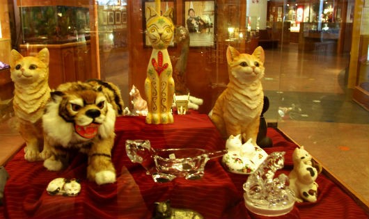 Bảo tàng Mèo bày khắc họa nên lịch sử 5.000 năm của loài mèo ở Kuching
