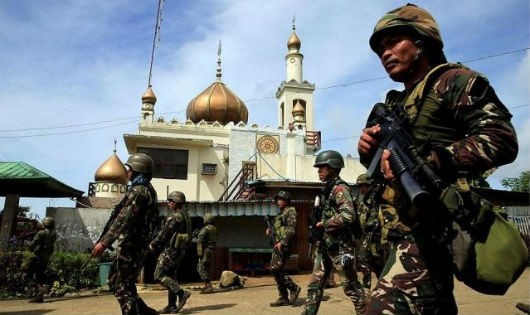 Lực lượng bộ binh Philippines đang càn quét, tìm khủng bố Maute ở Marawi