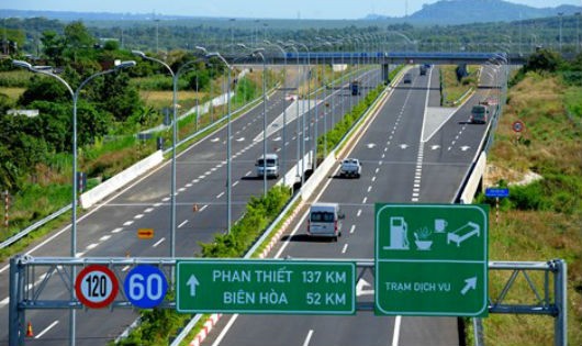 Một đoạn đường bộ cao tốc trên tuyến Bắc - Nam phía Đông