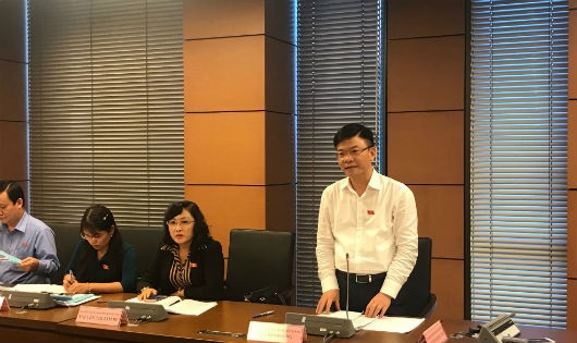 Bộ trưởng Bộ Tư pháp Lê Thành Long phát biểu tại buổi thảo luận