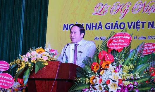 Thứ trưởng Bộ Tư pháp, Hiệu trưởng Trường ĐH Luật Hà Nội Lê Tiến Châu phát biểu tại Lễ kỷ niệm Ngày 20/11