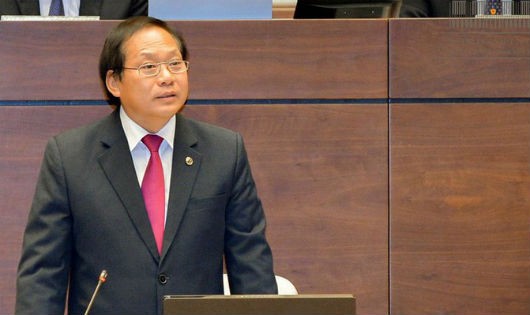 Bộ trưởng Bộ TT&TT Trương Minh Tuấn trả lời chất vấn tại phiên họp