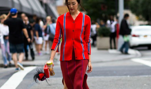 All-red là cách kết hợp giúp bạn nổi bật trên đường phố (Ảnh: Stairway to Fashion)