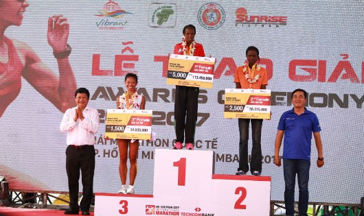 Nữ VĐV Nguyễn Linh Chi của Việt Nam đạt thành tích đáng nể ở cự ly marathon chuyên nghiệp 42 km