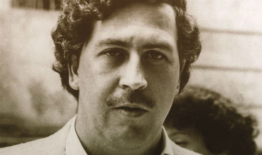 Họ hàng của Pablo Escobar (ảnh trên) khẳng định Escobar chết do tự sát khi khẩu súng nằm bên cạnh hắn ta