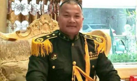 Thượng Quan Phượng Lạp trong trang phục thủ lĩnh 'Kế hoạch  Đại Trung Hoa hạnh phúc'