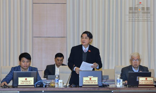 Chủ nhiệm Ủy ban Tài chính Ngân sách Nguyễn Đức Hải trình bày báo cáo thẩm