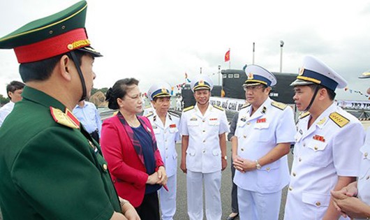 Chủ tịch Quốc hội Nguyễn Thị Kim Ngân thăm các đơn vị Hải quân