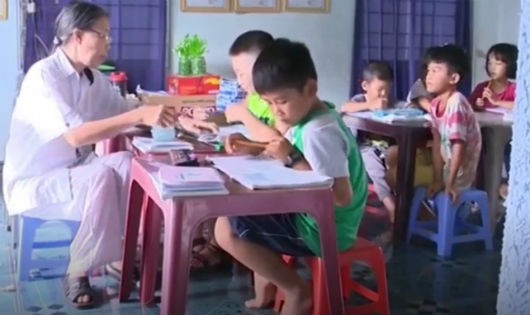 Lớp học miễn phí của cô giáo làng Trương Thị Phúc