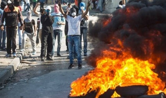 Bạo lực đã bùng nổ ở Jerusalem giữa người Palestine và Israel