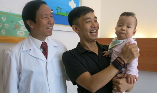 Ca ghép tế bào gốc cứu sống ngoạn mục bé trai sinh non bị xơ phổi