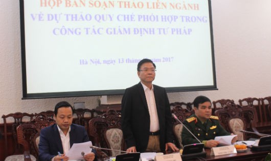 Bộ trưởng Lê Thành Long chủ trì cuộc họp Ban soạn thảo