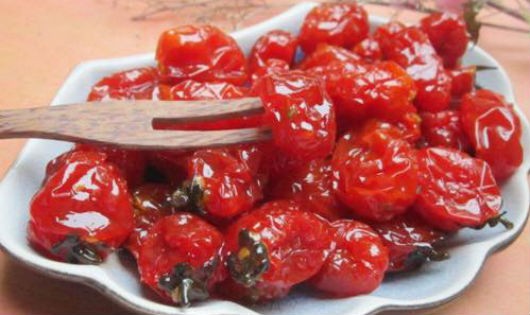 Mứt cà chua bi dẻo thơm chuẩn bị đón Tết
