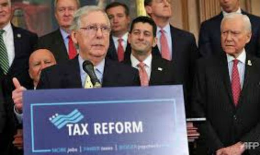Chủ tịch đảng Cộng hòa đa số Mitch McConnell phát biểu tại buổi họp báo thông tin về cải cách thuế Mỹ ở Washington D.C