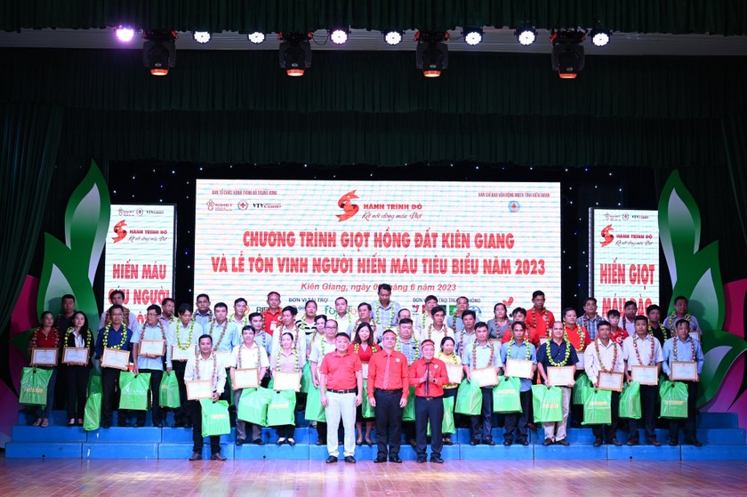 Tiếp nhận trên 420 đơn vị máu trong ngày hội 'Giọt hồng đất Kiên Giang'