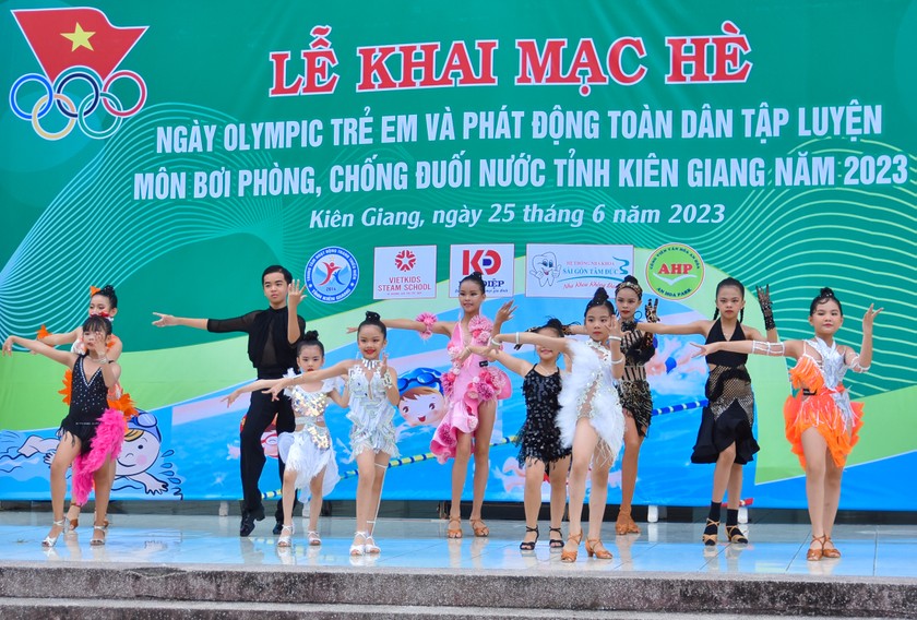 Kiên Giang khai mạc hè, ngày Olympic trẻ em và phát động toàn dân tập luyện môn bơi phòng, chống đuối nước 