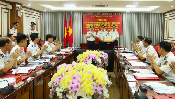 Bộ Tư lệnh Vùng Cảnh sát biển 4 nhận Bằng Khen của Bộ trưởng Bộ Quốc phòng