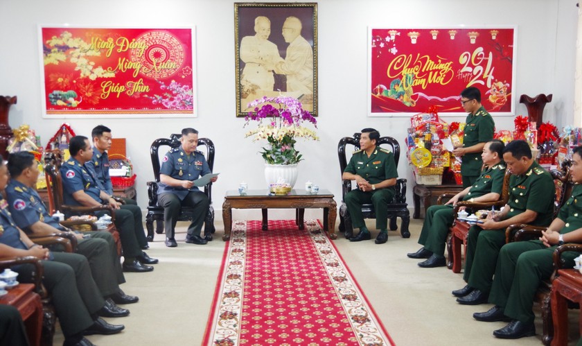 Đoàn Hiến binh tỉnh Kandal (Campuchia) chúc Tết Bộ Chỉ huy Bộ đội Biên phòng tỉnh An Giang