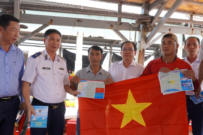 Phát huy hiệu quả chương trình “Cảnh sát biển đồng hành cùng ngư dân”